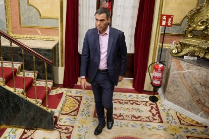 Pedro Sánchez a su salida de una sesión en el Congreso