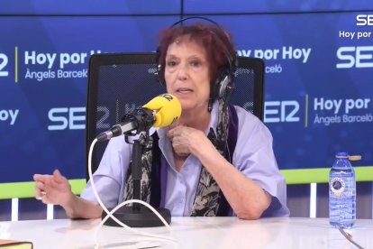 Maruja Torres visita a Àngels Barceló en 'Hoy por hoy'