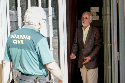 El exdirector técnico de la fundación (Faffe) Fernando José Villén, a la salida de la Audiencia de Sevilla en junio.