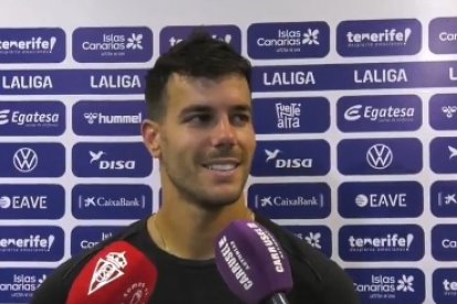 El jugador del Sporting, Rober Pier, sorprendido por la pregunta