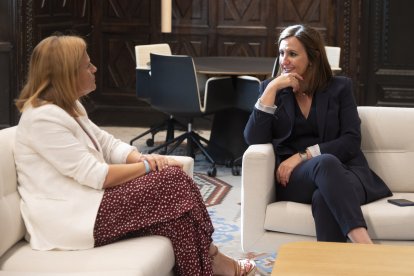 La delegada del Gobierno en la Comunitat Valenciana, Pilar Bernabé, y la alcaldesa de València, María José Catalá