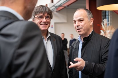 El expresidente de Cataluña, Carles Puigdemont, y el secretario general de Junts, Jordi Turull.