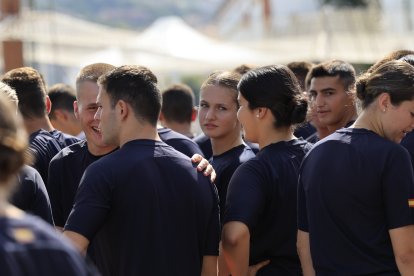 La Princesa Leonor, con sus compañeros de la Escuela Naval el 30 de agosto.