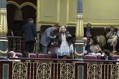 Mujer enferma de polio en la tribuna del Congreso