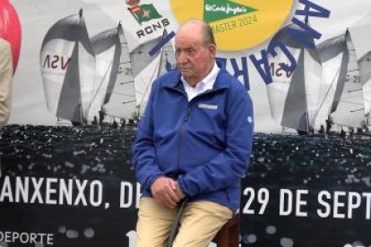 Don Juan Carlos recibió la medalla de oro de la Federación Gallega de Vela.