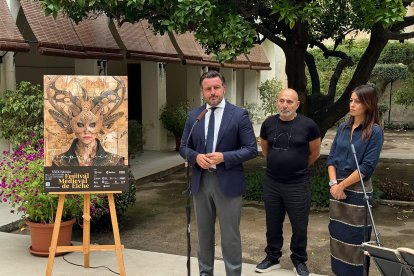 El Patio de los Naranjos de Las Clarisas ha acogido la presentación de la vigésimo novena edición del Festival Medieval de Elche