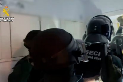 Incautadas nueve toneladas de hachís a una de las mayores redes del narcotráfico en Andalucía liderada por un huido de la justicia
REMITIDA / HANDOUT por GUARDIA CIVIL
Fotografía remitida a medios de comunicación exclusivamente para ilustrar la noticia a la que hace referencia la imagen, y citando la procedencia de la imagen en la firma
10/10/2024