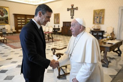 Pedro Sánchez es recibido en audiencia por el Papa Francisco