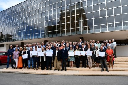 El Colegio de Médicos de Alicante rinde homenaje a sus colegiados honoríficos y jubilados.

REMITIDA / HANDOUT por COLEGIO DE MÉDICOS DE ALICANTE
Fotografía remitida a medios de comunicación exclusivamente para ilustrar la noticia a la que hace referencia la imagen, y citando la procedencia de la imagen en la firma
10/10/2024