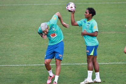 Endrick, durante un entrenamiento con Brasil.