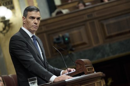 (Foto de ARCHIVO)
El presidente del Gobierno, Pedro Sánchez, interviene durante una sesión plenaria, en el Congreso de los Diputados, a 9 de octubre de 2024, en Madrid (España). Durante la sesión de control, el presidente del Gobierno ha hablado sobre la política migratoria del Ejecutivo y además, algunos grupos parlamentarios como el Partido Popular le han pedido que retire la ley sobre intercambio europeo de antecedentes penales que influye en la condena de los presos de ETA.

Jesús Hellín / Europa Press
09/10/2024