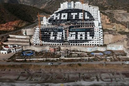 El hotel ilegal del Algarrobico, Carboneras, Almería.