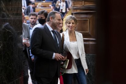 El exministro de Transportes, José Luis Ábalos, y la vicepresidenta Segunda del Gobierno y Ministra de Trabajo, Yolanda Díaz.