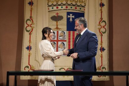 Las cortes de Aragón rinden homenaje a los Reyes Católicos. Marta Fernández Presidenta de las cortes y Carlos