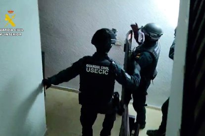 Tres detenidos por retener en 