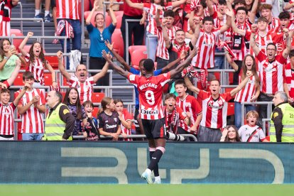 Iñaki Williams celebra un gol ante el Espanyol.