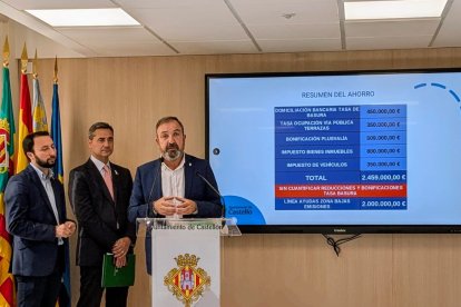 Presentación de las medidas para 'paliar' el tasazo

REMITIDA / HANDOUT por AYUNTAMIENTO DE CASTELLÓ
Fotografía remitida a medios de comunicación exclusivamente para ilustrar la noticia a la que hace referencia la imagen, y citando la procedencia de la imagen en la firma
18/10/2024