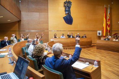 Imagen del pleno extraordinario celebrado en la Diputación de Valencia para revisar los procesimientos de estabilización de personal.

REMITIDA / HANDOUT por RAQUEL ABULAILA
Fotografía remitida a medios de comunicación exclusivamente para ilustrar la noticia a la que hace referencia la imagen, y citando la procedencia de la imagen en la firma
10/9/2024