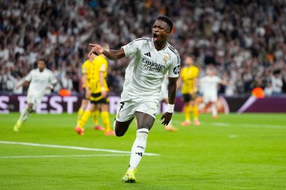 Vinicius Junior celebra uno de sus goles al Dortmund