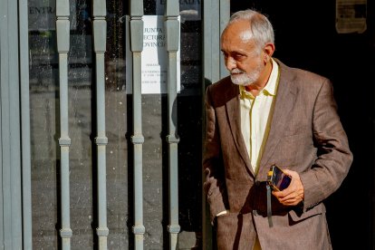 El exdirector de la fundación (Faffe) Fernando José Villén Rueda, a la salida de la Audiencia de Sevilla.