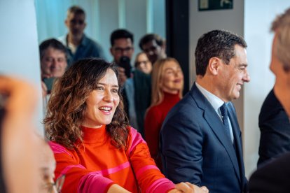 Los presidentes de la Comunidad de Madrid y de la Junta de Andalucía, Isabel Díaz Ayuso y Juanma Moreno, en una reunión en la sede del PP.