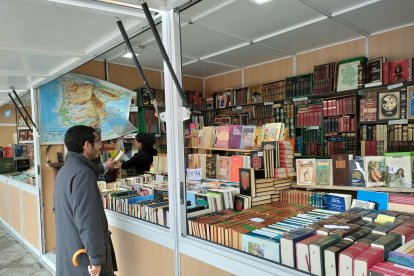 (Foto de ARCHIVO)
Una de las casetas de la Feria del Libro Antiguo y de Ocasión de Salamanca de 2023

EUROPA PRESS
04/11/2023