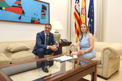 El presidente del Gobierno, Pedro Sánchez, durante su reunión anterior con la presidenta de Baleares, Marga Prohens.