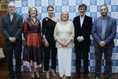 Jorge Fernández, Melania Vázquez, Carmen Posadas, Carmen de Rosa, Manuel Dorado y Santiago Casero.