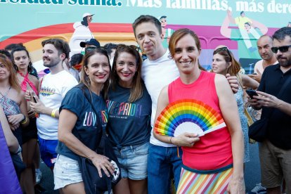 Monica Martinez e Íñigo Errejón en el Orgullo LGTBI de 2023 en Madrid.