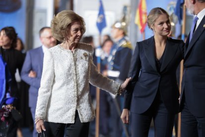 La Princesa Leonor y Doña Sofia, en los Premios Princesa de Asturias.