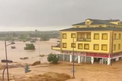 Rio Magro completamente desbordado en Utiel