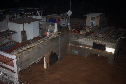 La capital del l'Horta Sud, Torrent, completamente inundad por el desbordamiento del barranco del pollo.