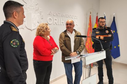 El concejal de Emergencias, Víctor Valverde, y la edil de Seguridad Ciudadana, Mónica Pastor, han presentado esta mañana el dispositivo de la festividad de Todos los Santos