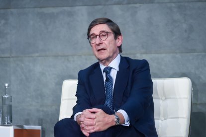 El presidente de CaixaBank, José Ignacio Goirigolzarri, durante la celebración del 20º aniversario de la creación de la fundación de la red de firmas PWC, en el Auditorio Rafael del Pino, a 16 de octubre de 2024, en Madrid (España). PriceWaterhouseCoopers.