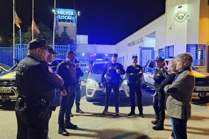 Agentes de la Policía Local de Orihuela que se presentan voluntarios a los trabajos de ayuda