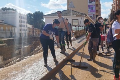 Voluntarios en Chiva