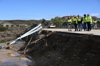 Imagen de un socavación provocado por la DANA a la entrada del puente entre Baza y Benamaurel (Granada).