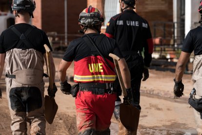 Un agente de la UME, a 30 de octubre de 2024, en Utiel, Valencia, Comunidad Valenciana (España)