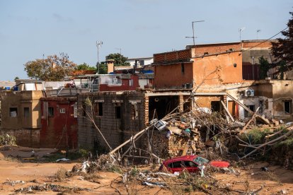 Estragos ocasionados por la DANA, a 4 de noviembre de 2024, en Torrent, Valencia, Comunidad Valenciana (España). La DANA ha dejado, por el momento, 210 víctimas mortales en Valencia, con pueblos devastados, restricciones de movilidad y carreteras cortadas. Para hoy, está activa la Emergencia Situación 2 por inundaciones en toda la provincia de Valencia y en toda la provincia de Castellón. A pesar de que se ha restablecido el 95% de la electricidad, según Iberdrola, la mayoría de los pueblos afectados por las inundaciones continúan sin gas.

Matias Chiofalo / Europa Press
04 NOVIEMBRE 2024;DANA;ESTRAGOS;LIMPIEZA;
04/11/2024