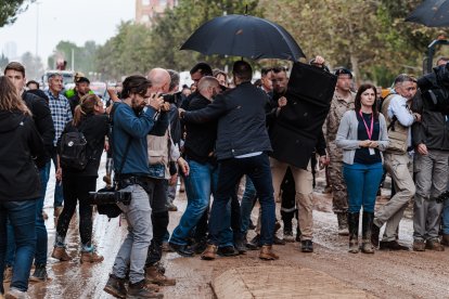 El presidente del Gobierno, Pedro Sánchez, durante su visita a una zona afectada por la DANA, a 3 de noviembre de 2024, en Paiporta

Carlos Luján / Europa Press
03/11/2024