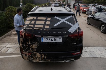 Así quedó el coche de Pedro Sánchez en Paiporta