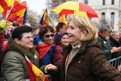 La expresidenta de la Comunidad de Madrid, Esperanza Aguirre, durante una concentración en Cibeles.