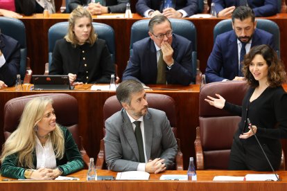 La presidenta de la Comunidad de Madrid, Isabel Díaz Ayuso, interviene durante un pleno en la Asamblea de Madrid