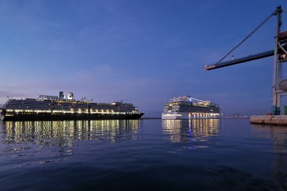 Cruceros en el puerto Alicante