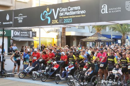 Los corredores y padelsurfistas participantes en las pruebas guardarán un minuto de silencio como señal de duelo por la tragedia de Valencia