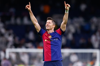 Lewandowski celebra un gol con el Barcelona.