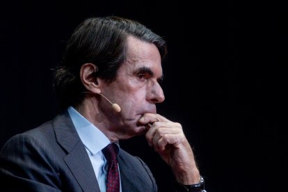 El expresidente del Gobierno, José María Aznar, participa en el Aula de liderazgo del Instituto Atlántico de Gobierno(IADG) y la Universidad Francisco de Vitoria(UFV), en el Aula Magna del Campus de la Universidad Francisco de Vitoria, a 11 de noviembre de 2024, en Madrid (España). El Aula de Liderazgo IADG-UFV, dentro del Máster en Acción Política impartido por el IADG y la Facultad de Derecho, Empresa y Gobierno de la UFV