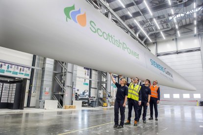 (Foto de ARCHIVO)
Pala de un aerogenerador marino de ScottishPower y Siemens Gamesa.

REMITIDA / HANDOUT por SCOTTISHPOWER/SIEMENS GAMESA
Fotografía remitida a medios de comunicación exclusivamente para ilustrar la noticia a la que hace referencia la imagen, y citando la procedencia de la imagen en la firma
07/11/2024