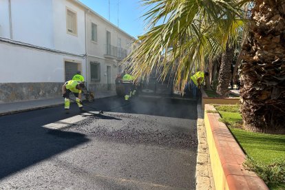 Las labores de asfaltado en Pascual García Rocamora, Emilio Hernández Selva o Ausiàs March van acompañado del cambio de hilera a batería de los vehículos