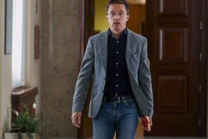 Iñigo Errejón acusa a Elisa Mouliaá de denuncia falsa.